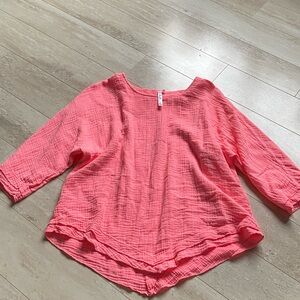 Women’s hot pink knit top